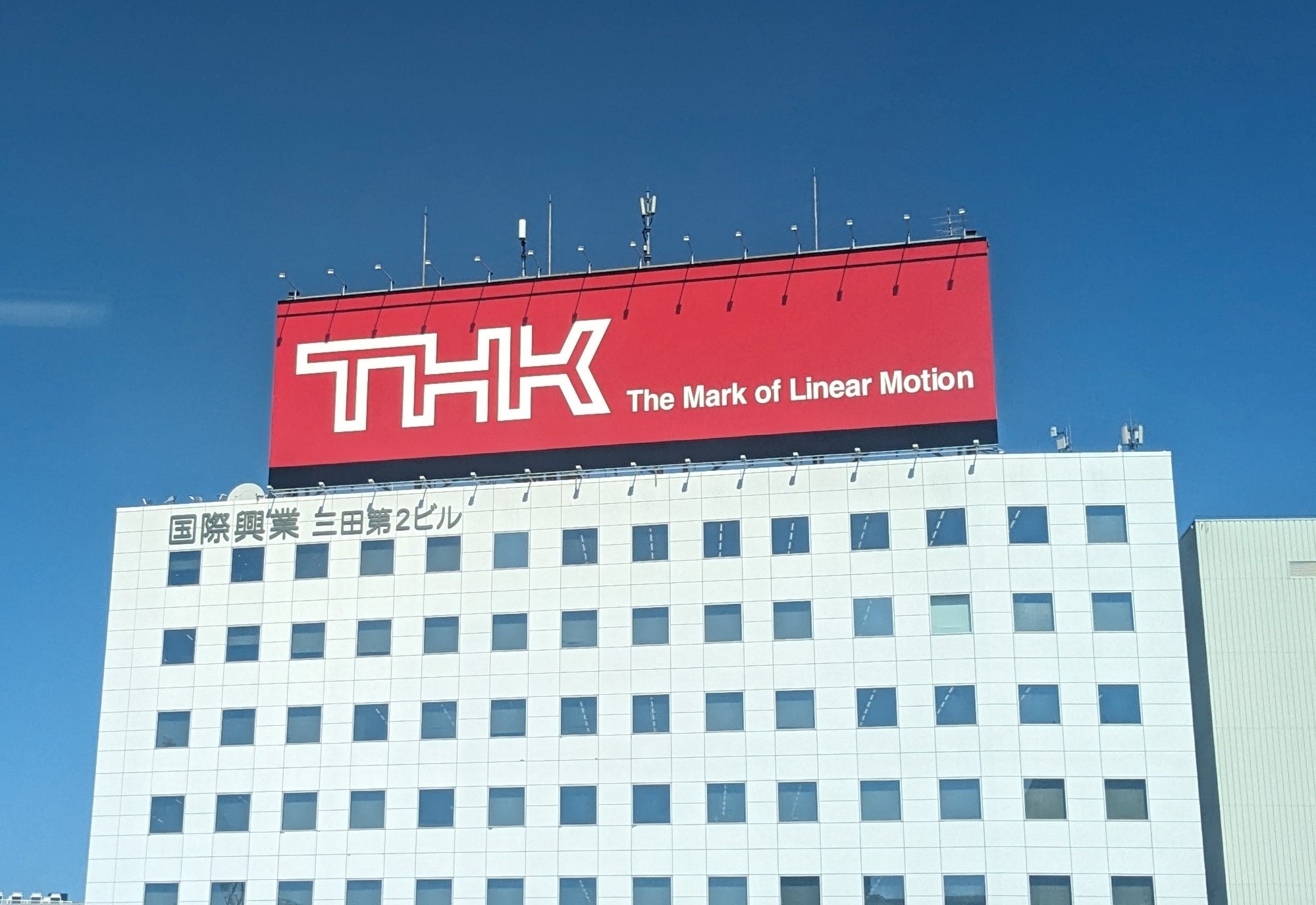 THK株式会社 屋上広告
